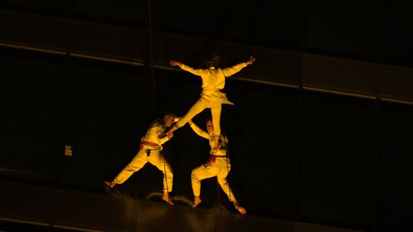 Akrobati na budově